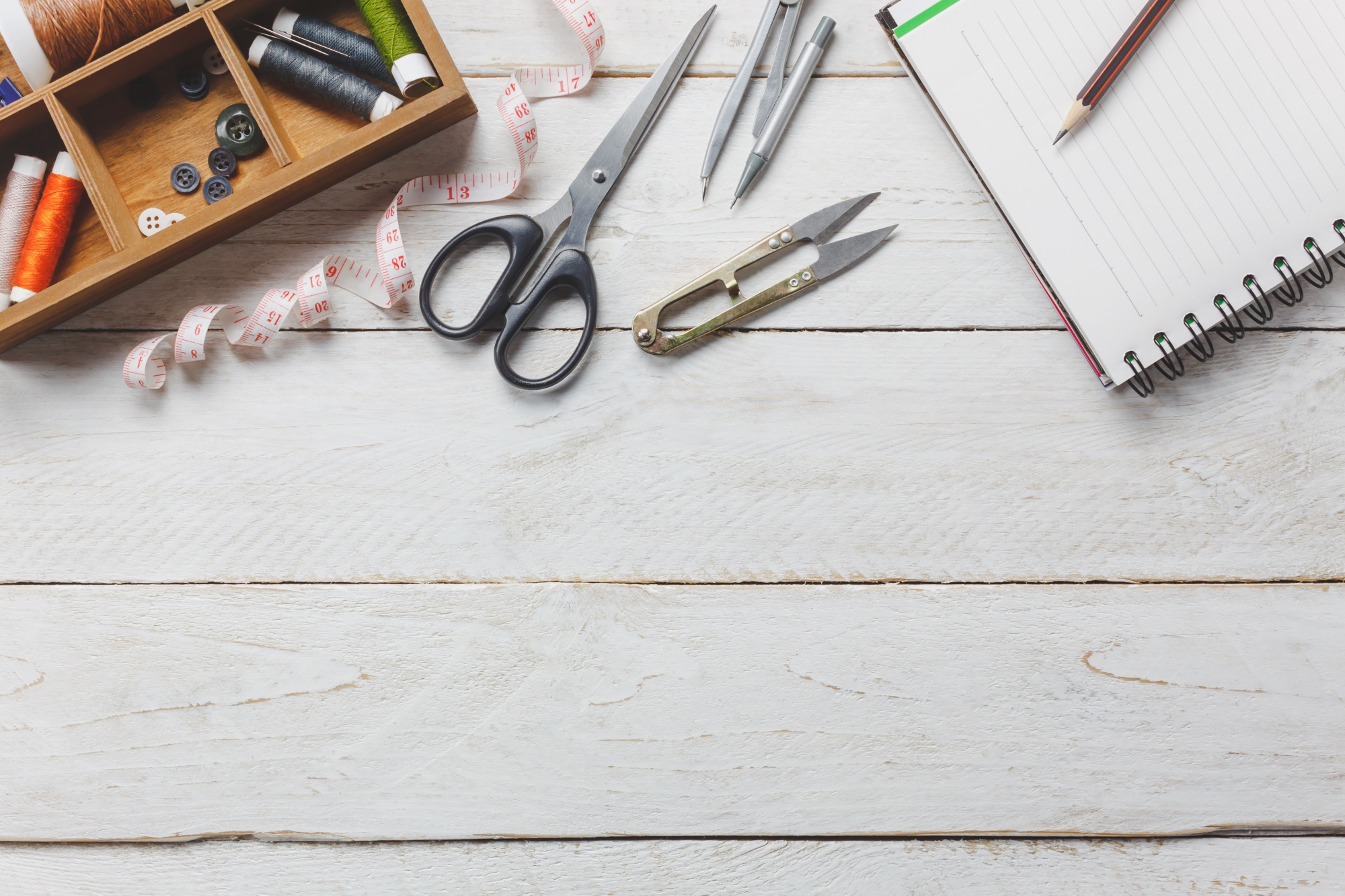 Workshop table with threads and hoops